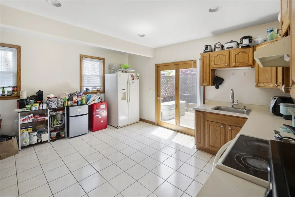 4 bed, 2 bath apartment for rent at 10 Newcastle Unit 10, Brighton — photo 6 of 26