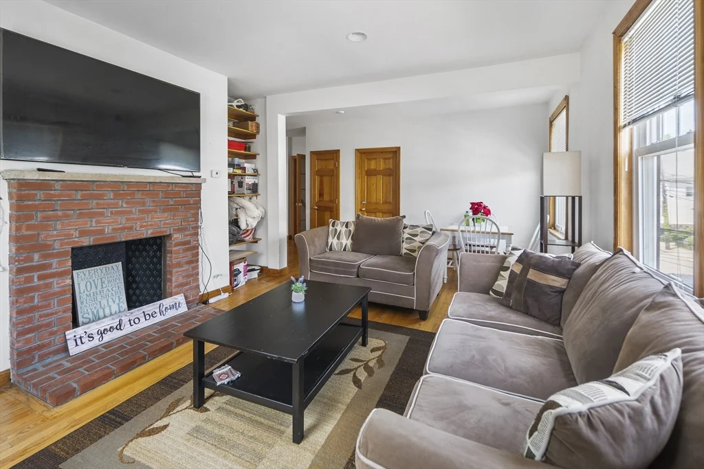 4 bed, 2 bath apartment for rent at 10 Newcastle Unit 10, Brighton — photo 1 of 26