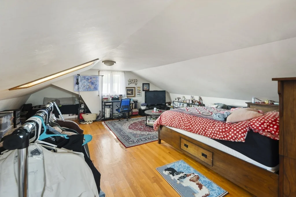 4 bed, 2 bath apartment for rent at 10 Newcastle Unit 10, Brighton — photo 17 of 26