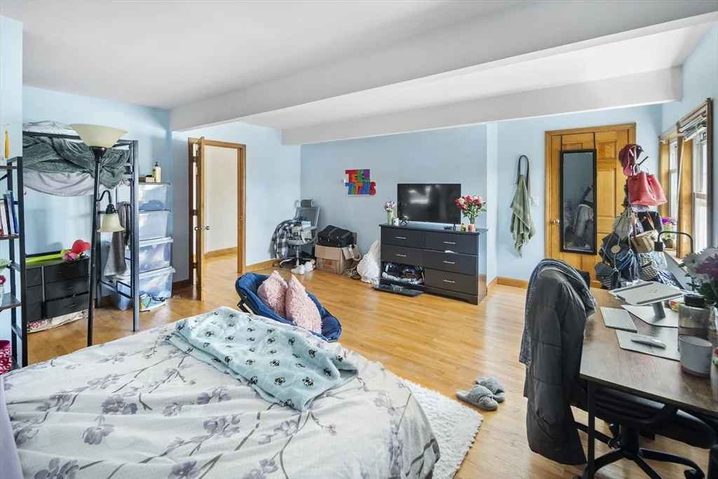4 bed, 2 bath apartment for rent at 10 Newcastle Unit 10, Brighton — photo 15 of 26