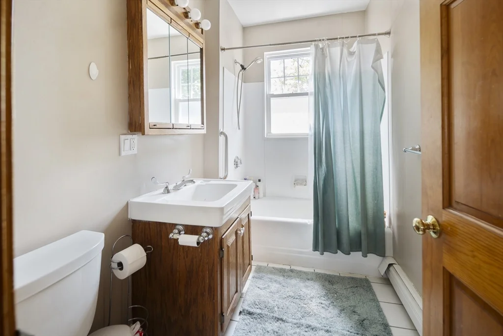 4 bed, 2 bath apartment for rent at 10 Newcastle Unit 10, Brighton — photo 12 of 26