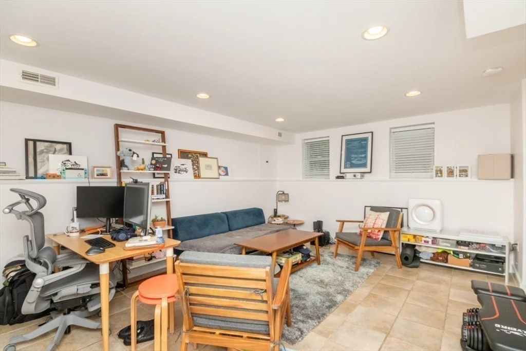 2 bed, 1 bath apartment for rent at 10 Noble Ct, East Boston — photo 11 of 14