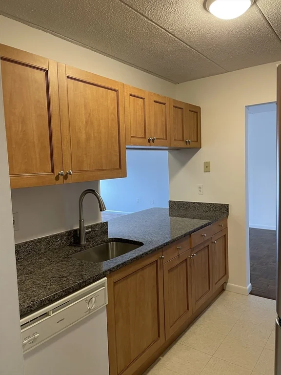 2 bed, 2 bath apartment for rent at 10 Norman St Unit 202, Salem — photo 2 of 9