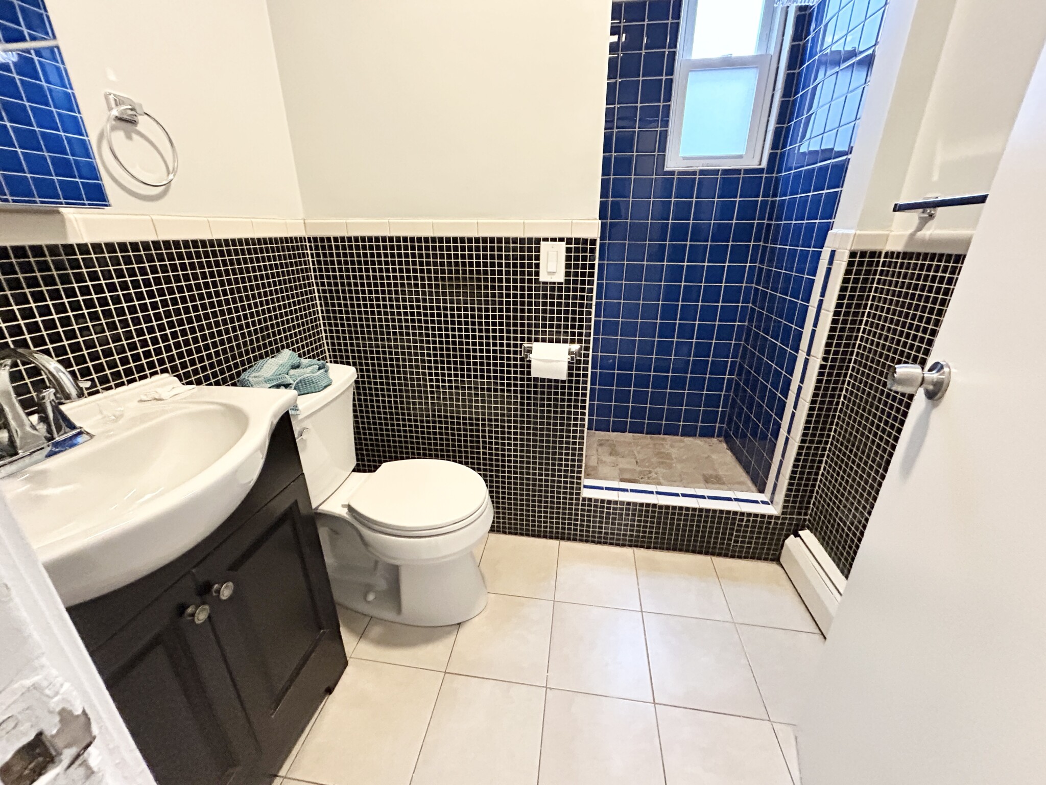 3 bed, 1 bath apartment for rent at 10 Oakland St Unit 1, Roxbury — photo 3 of 6