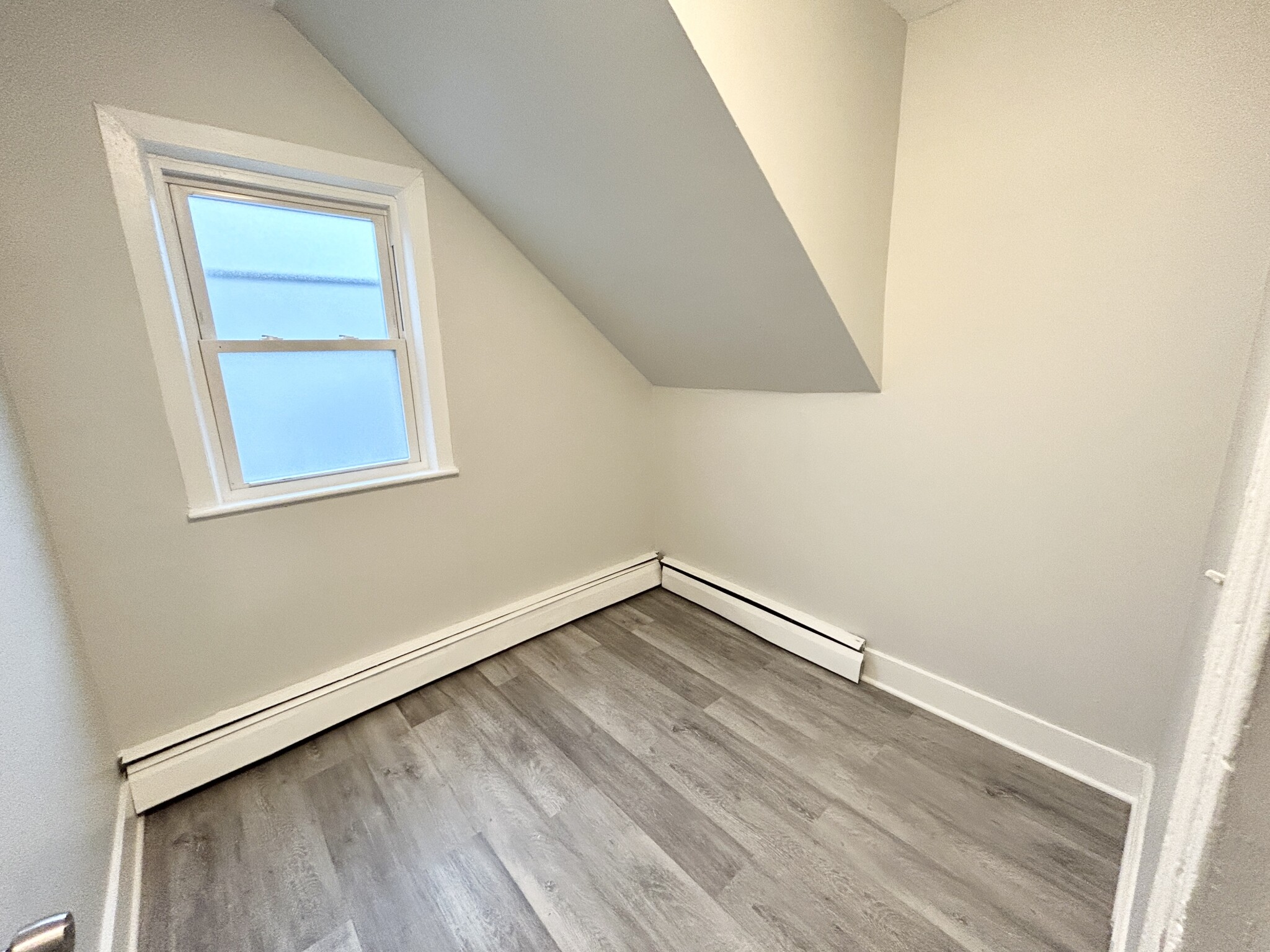 3 bed, 1 bath apartment for rent at 10 Oakland St Unit 1, Roxbury — photo 5 of 6