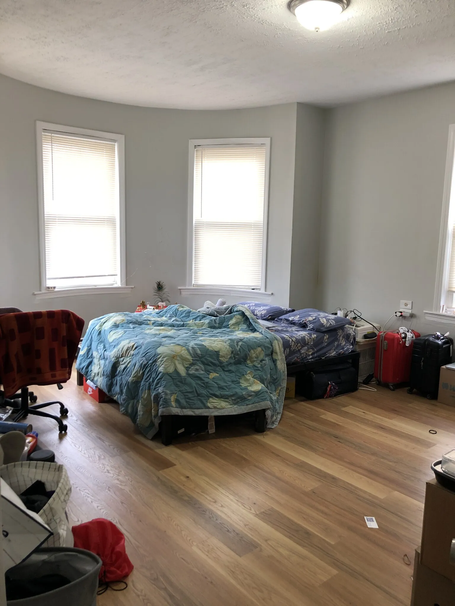 3 bed, 1 bath apartment for rent at 10 Oakland St Unit 3A, Roxbury — photo 2 of 8