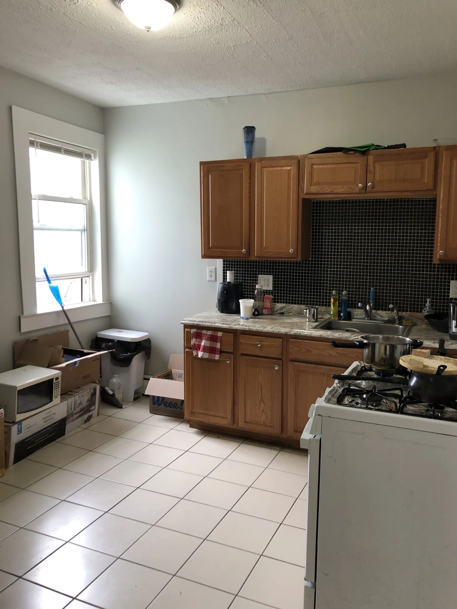 3 bed, 1 bath apartment for rent at 10 Oakland St Unit 3A, Roxbury — photo 4 of 8