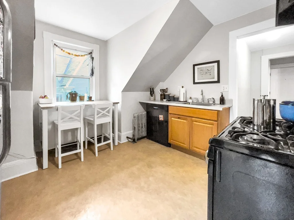 2 bed, 1 bath apartment for rent at 10 Oakview Ter Unit 3, Jamaica Plain — photo 15 of 20