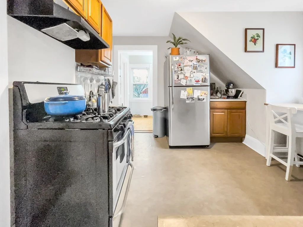 2 bed, 1 bath apartment for rent at 10 Oakview Ter Unit 3, Jamaica Plain — photo 11 of 20