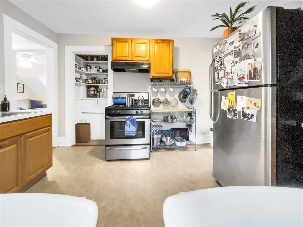 2 bed, 1 bath apartment for rent at 10 Oakview Ter Unit 3, Jamaica Plain — photo 13 of 20