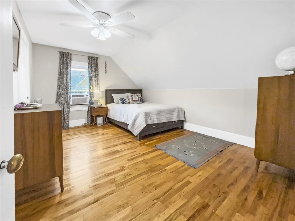 2 bed, 1 bath apartment for rent at 10 Oakview Ter Unit 3, Jamaica Plain — photo 7 of 20