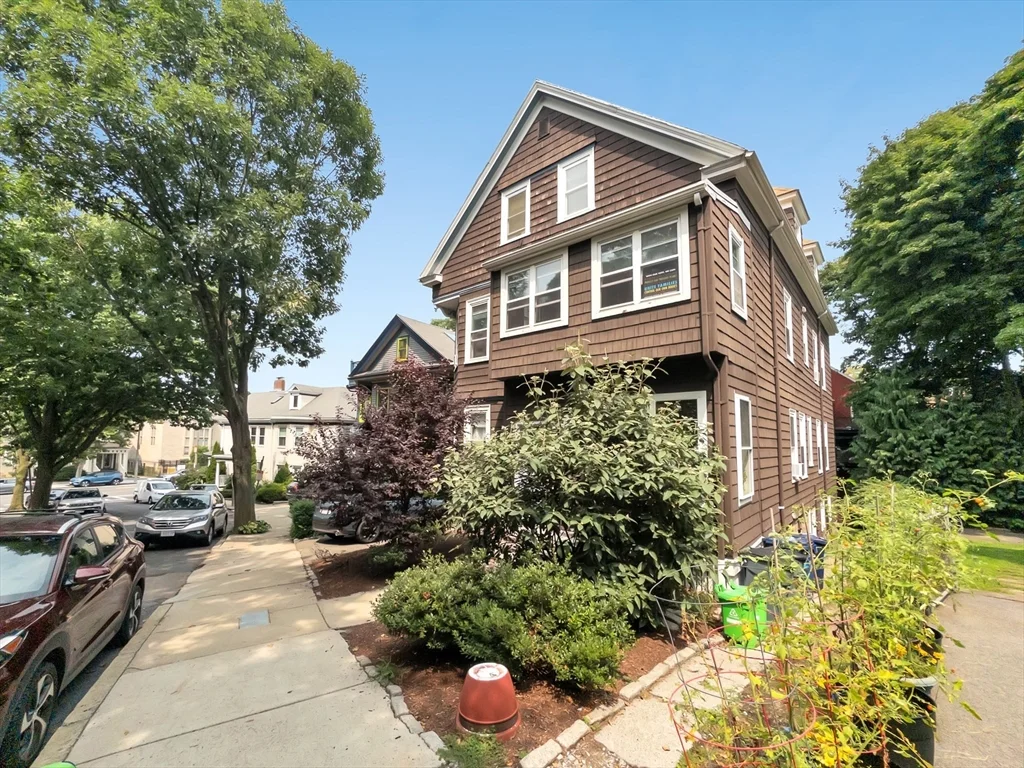 2 bed, 1 bath apartment for rent at 10 Oakview Ter Unit 3, Jamaica Plain — photo 2 of 20
