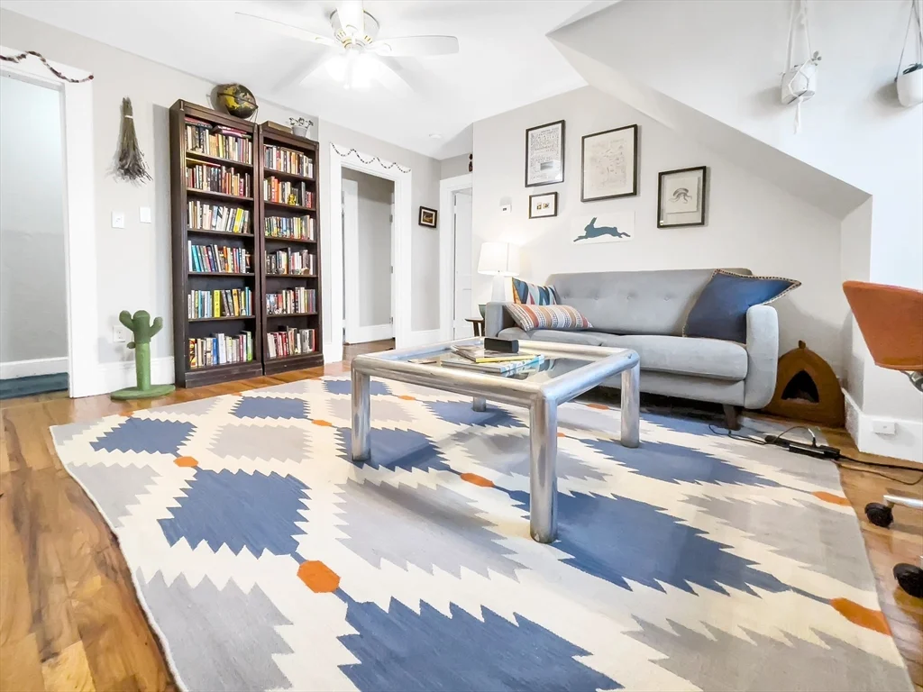 2 bed, 1 bath apartment for rent at 10 Oakview Ter Unit 3, Jamaica Plain — photo 3 of 20