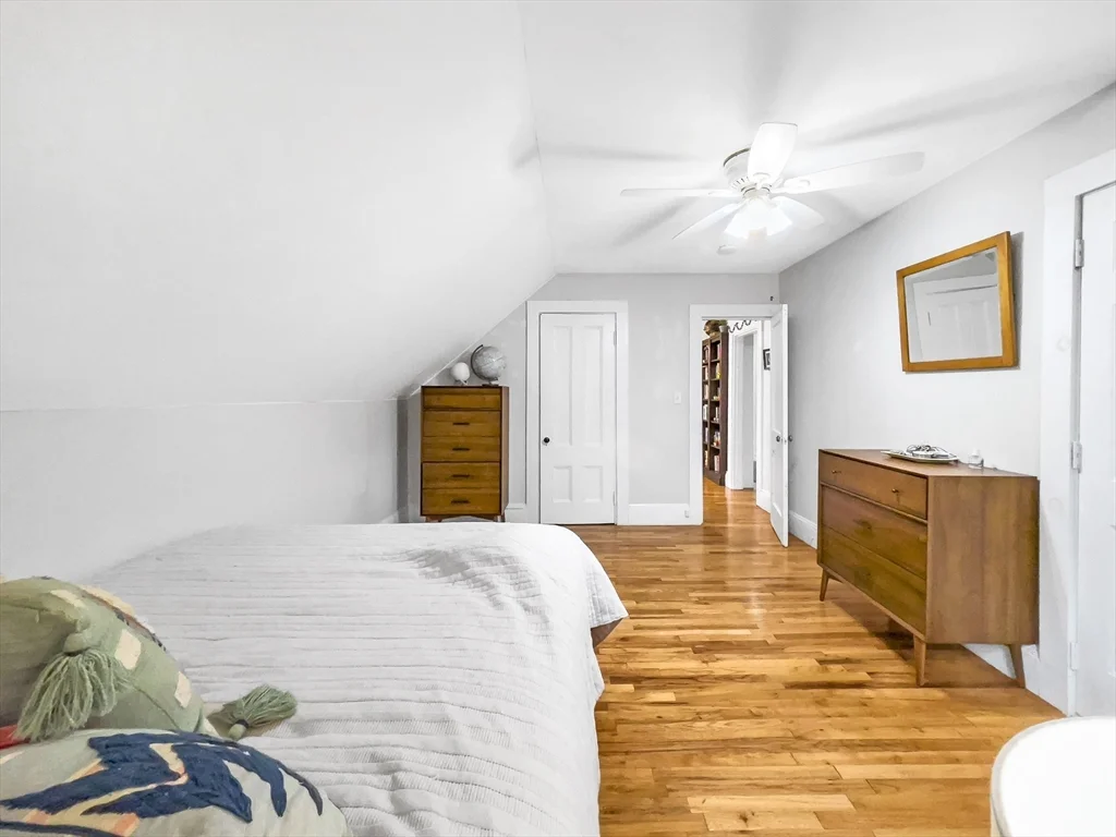 2 bed, 1 bath apartment for rent at 10 Oakview Ter Unit 3, Jamaica Plain — photo 8 of 20