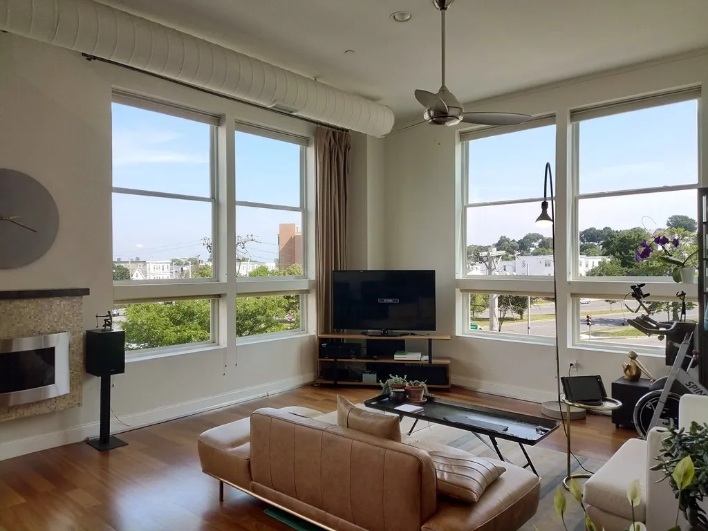 Studio bed, 1 bath apartment for rent at 10 Ocean Ave Unit 301, Revere Beach — photo 4 of 18