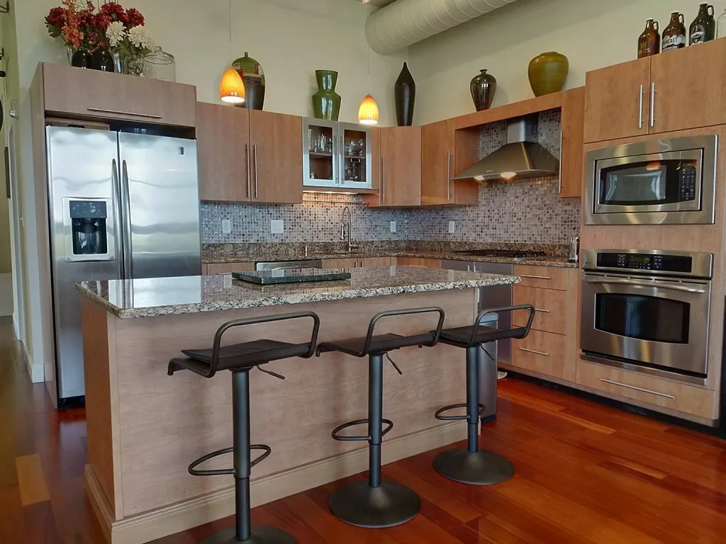 Studio bed, 1 bath apartment for rent at 10 Ocean Ave Unit 301, Revere Beach — photo 5 of 18