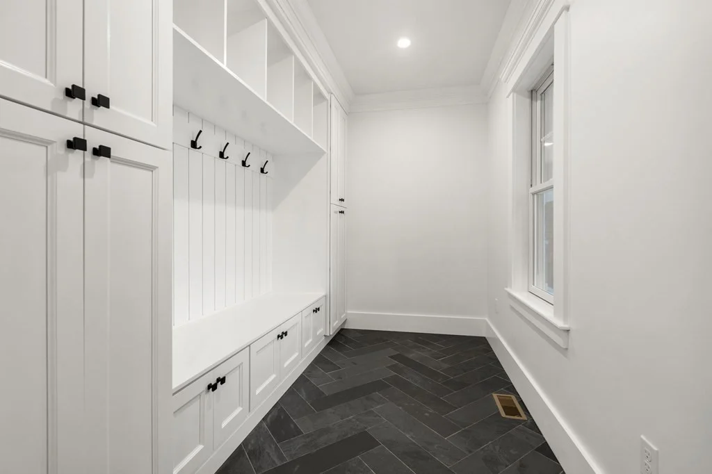 4 bed, 4+ bath apartment for rent at 10 Ocean Ledge Dr, Cohasset — photo 9 of 41