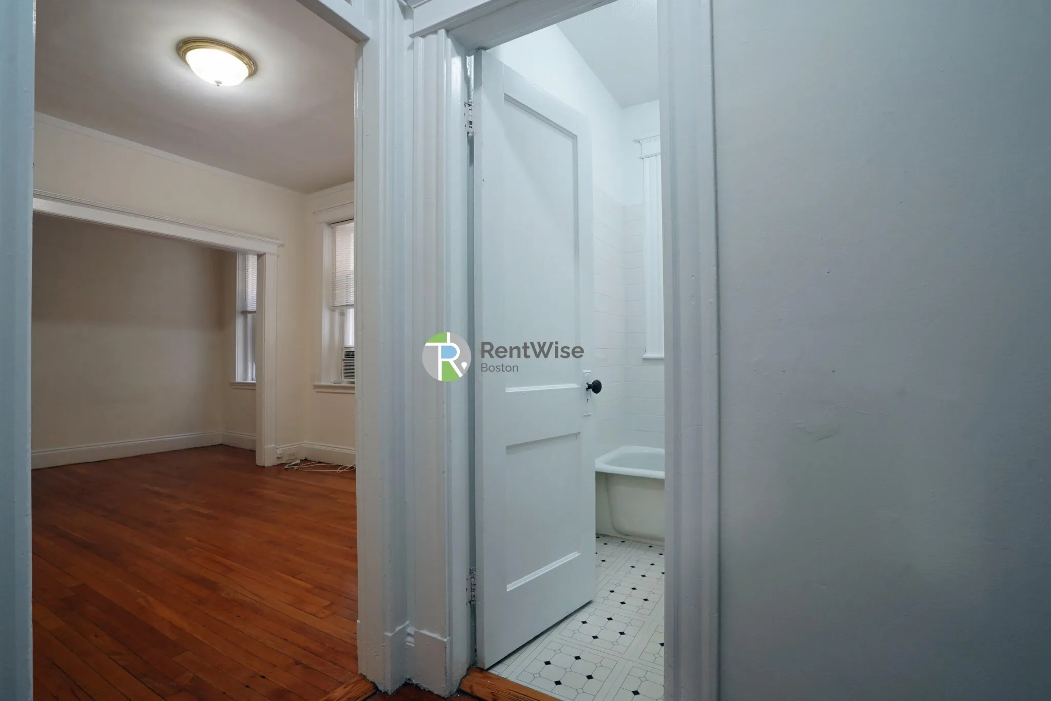 Studio bed, 1 bath apartment for rent at 10 Orkney Rd Unit 5, Brighton — photo 1 of 17