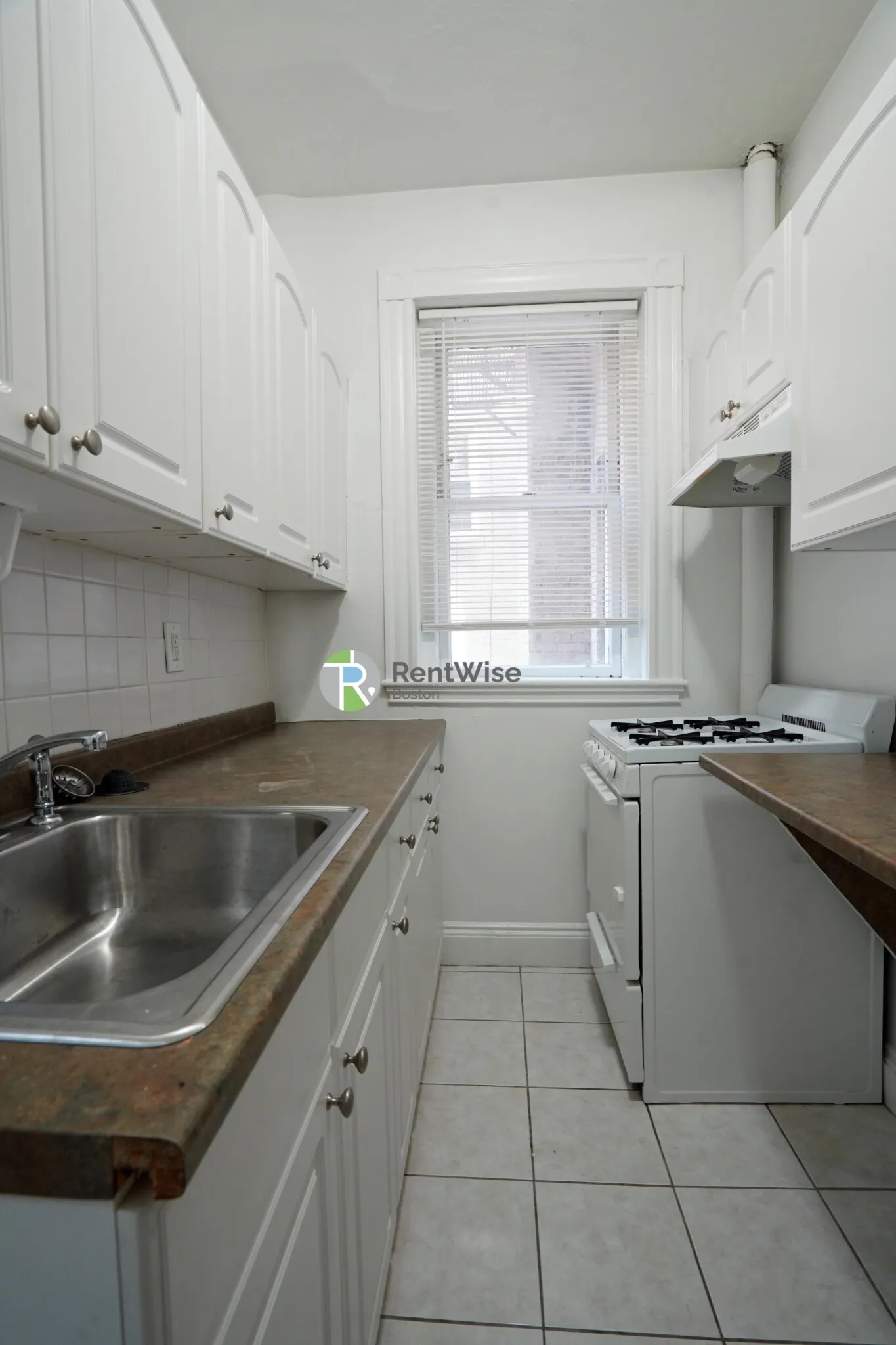 Studio bed, 1 bath apartment for rent at 10 Orkney Rd Unit 5, Brighton — photo 11 of 17