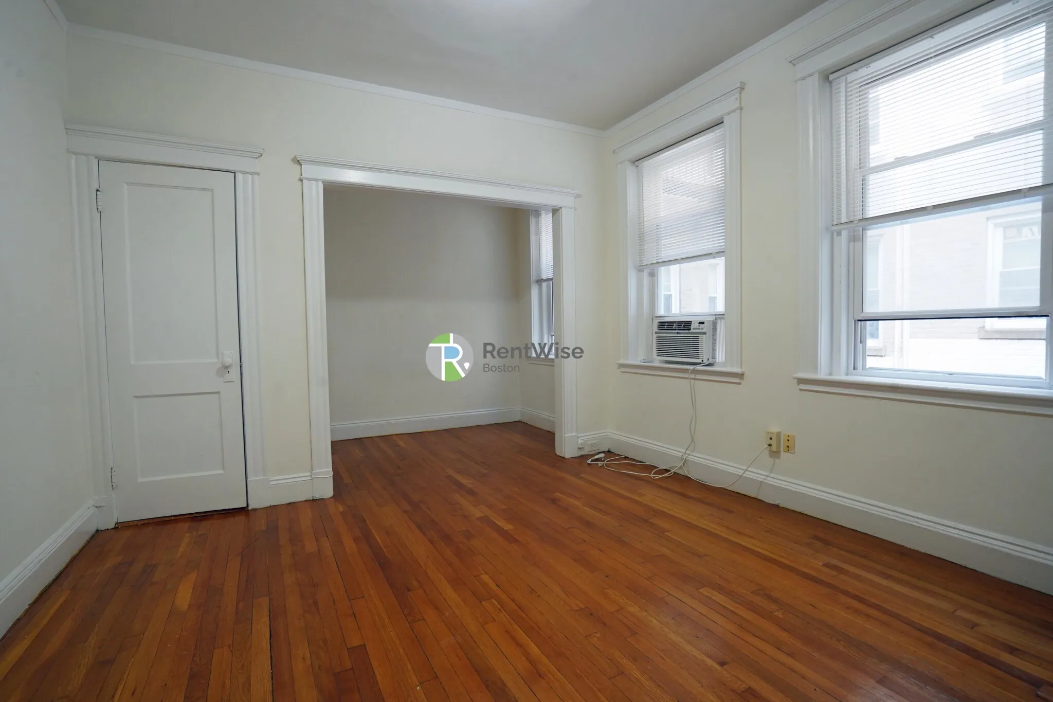 Studio bed, 1 bath apartment for rent at 10 Orkney Rd Unit 5, Brighton — photo 2 of 17