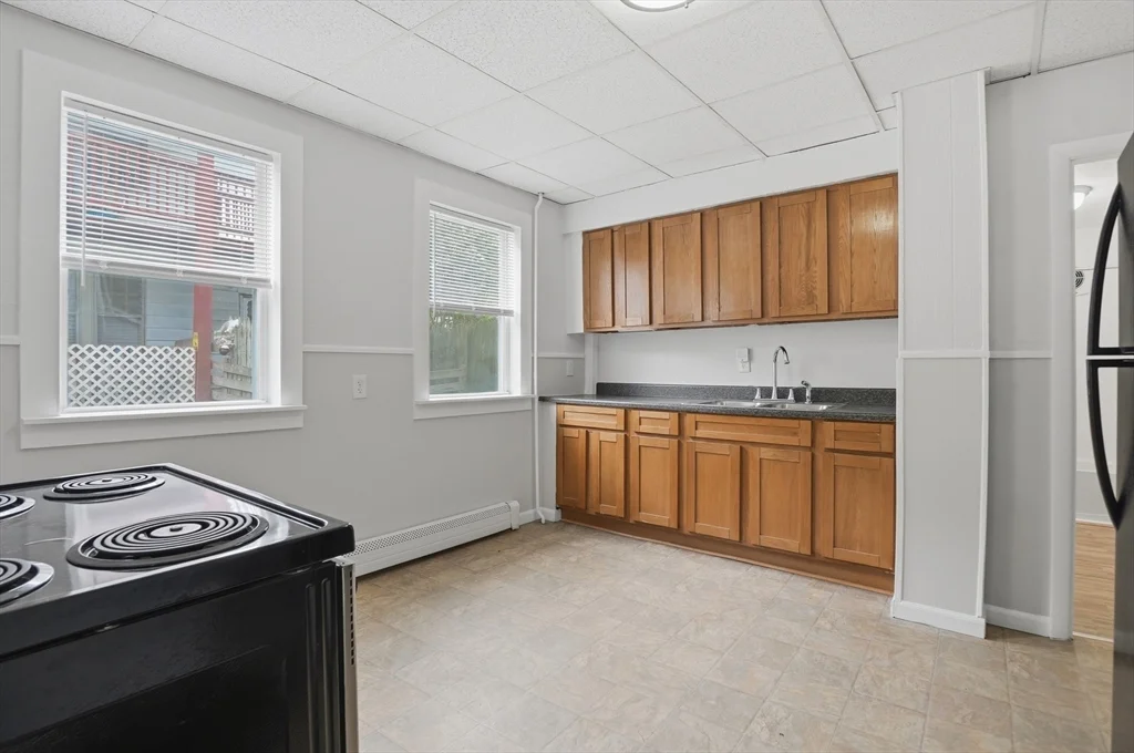 2 bed, 1 bath apartment for rent at 10 Oswald St Unit 1, Worcester — photo 4 of 21