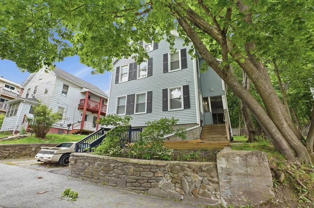 2 bed, 1 bath apartment for rent at 10 Oswald St Unit 1, Worcester — photo 2 of 21