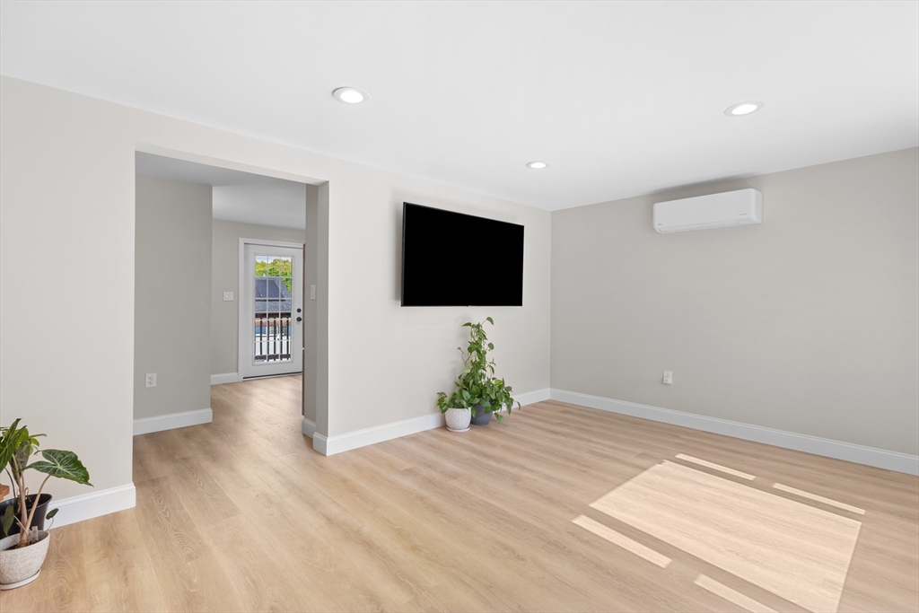 2 bed, 1 bath apartment for rent at 10 Paris Ave Unit A, Worcester — photo 8 of 27