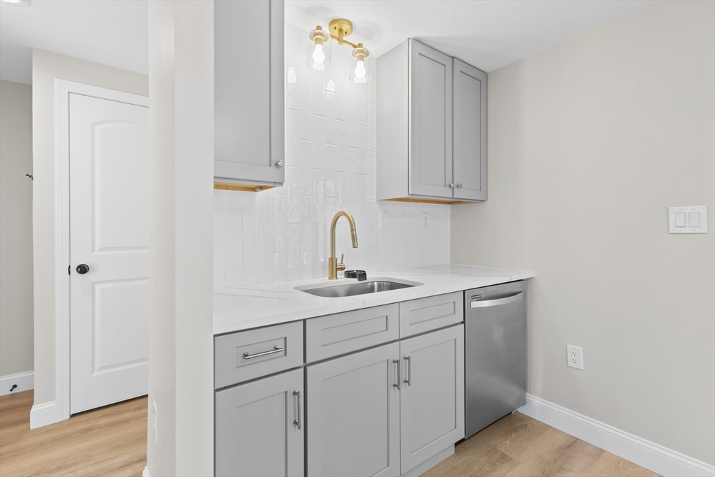 2 bed, 1 bath apartment for rent at 10 Paris Ave Unit A, Worcester — photo 10 of 27
