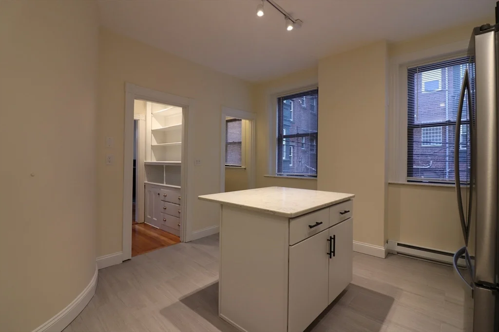 3 bed, 1 bath apartment for rent at 10 Park St Unit 1, Coolidge Corner — photo 4 of 22