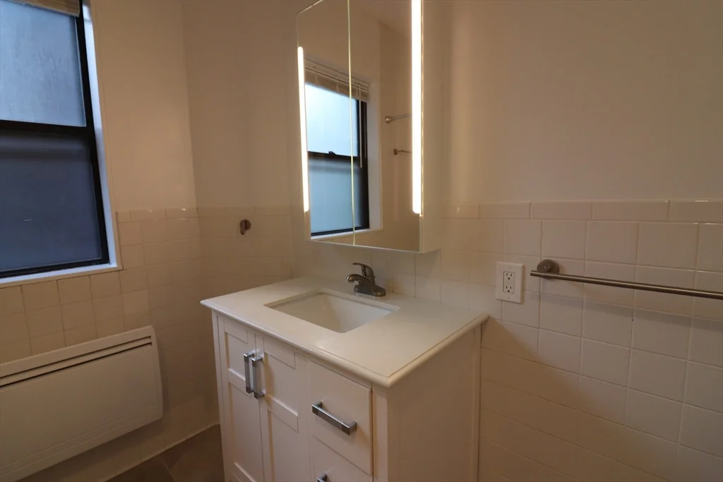 3 bed, 1 bath apartment for rent at 10 Park St Unit 1, Coolidge Corner — photo 16 of 22