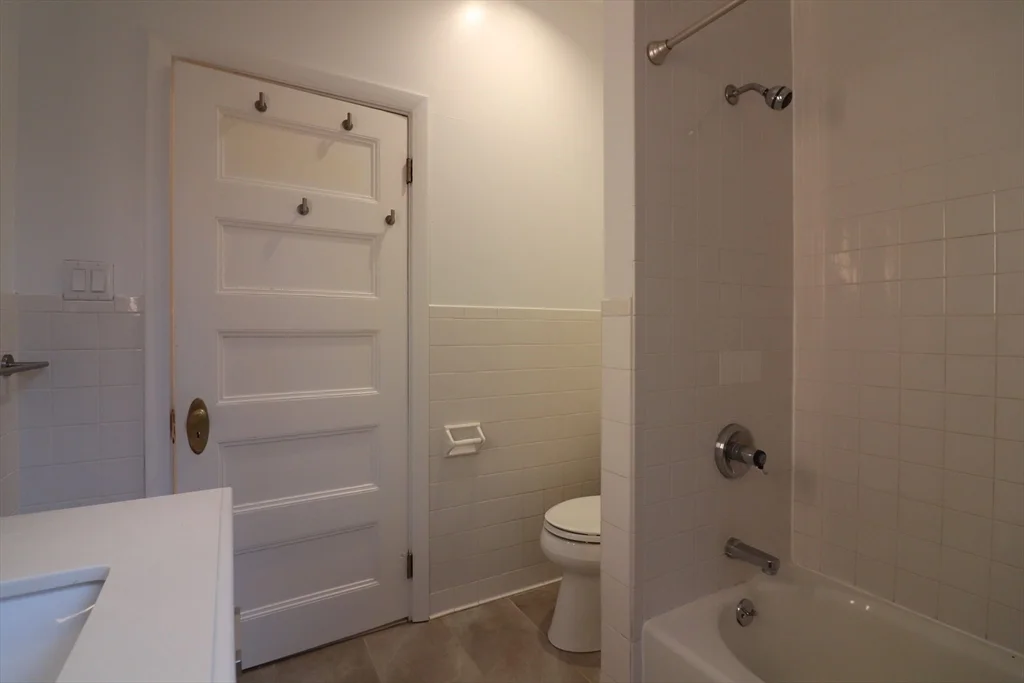 3 bed, 1 bath apartment for rent at 10 Park St Unit 1, Coolidge Corner — photo 17 of 22