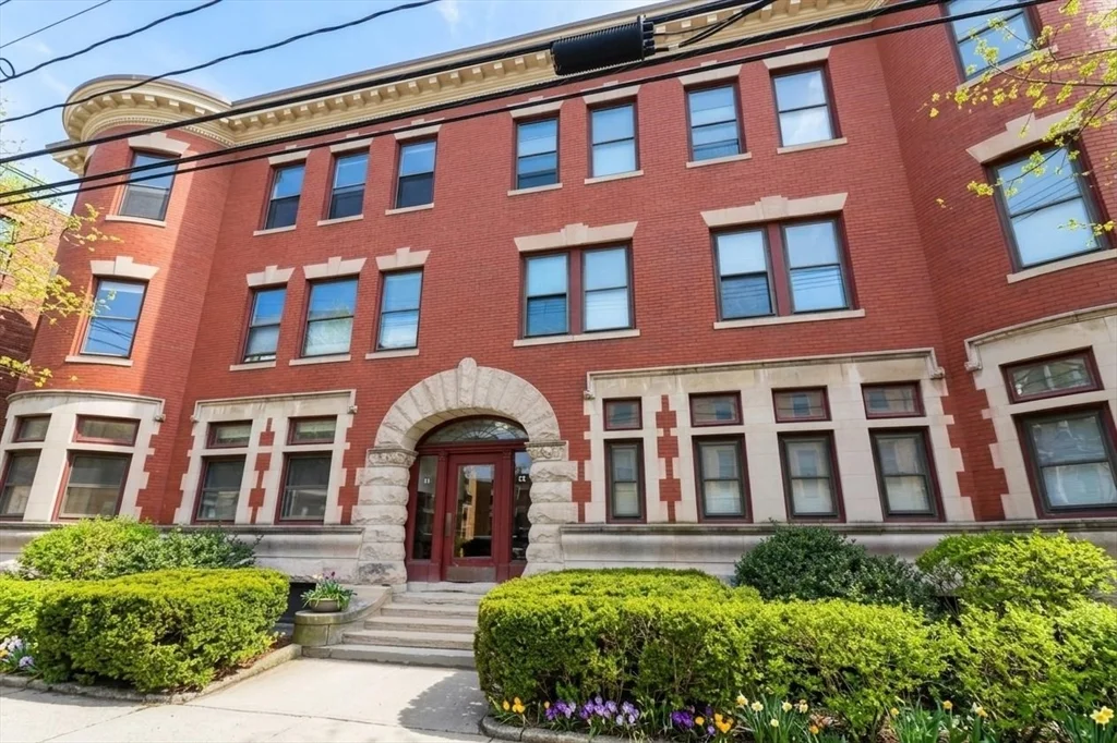3 bed, 1 bath apartment for rent at 10 Park St Unit 1, Coolidge Corner — photo 20 of 22