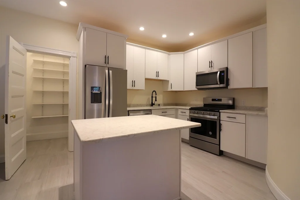 3 bed, 1 bath apartment for rent at 10 Park St Unit 1, Coolidge Corner — photo 2 of 22