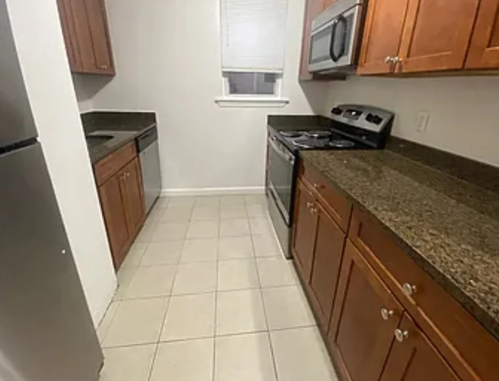 5 bed, 1 bath apartment for rent at 10 Parker Hill Av Unit 2, Coolidge Corner — photo 3 of 3