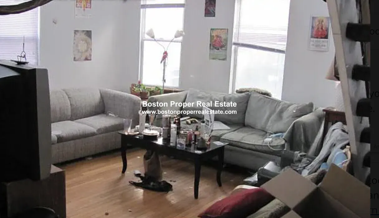 5 bed, 2 bath apartment for rent at 10 Parker Hill Ave Unit 2A, Coolidge Corner — photo 2 of 14