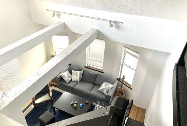 5 bed, 2 bath apartment for rent at 10 Parker Hill Ave Unit 3, Mission Hill — photo 3 of 4