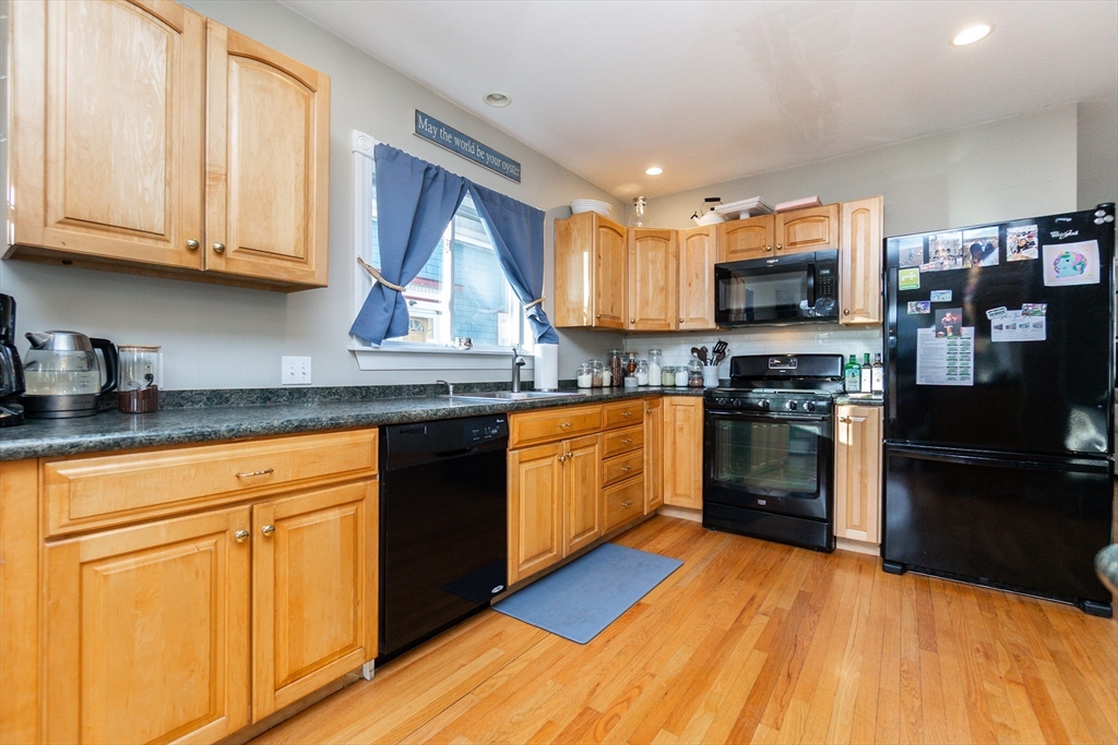 3 bed, 2 bath apartment for rent at 10 Pearl St, Salem — photo 8 of 30