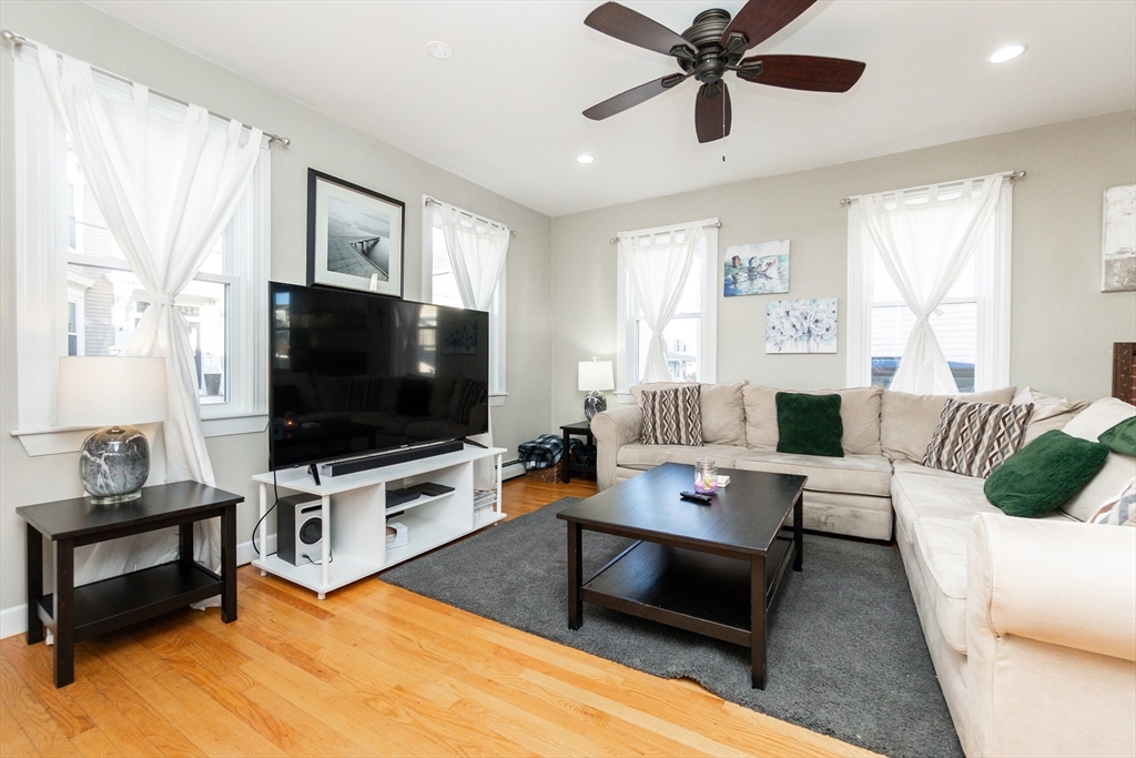 3 bed, 2 bath apartment for rent at 10 Pearl St, Salem — photo 3 of 30