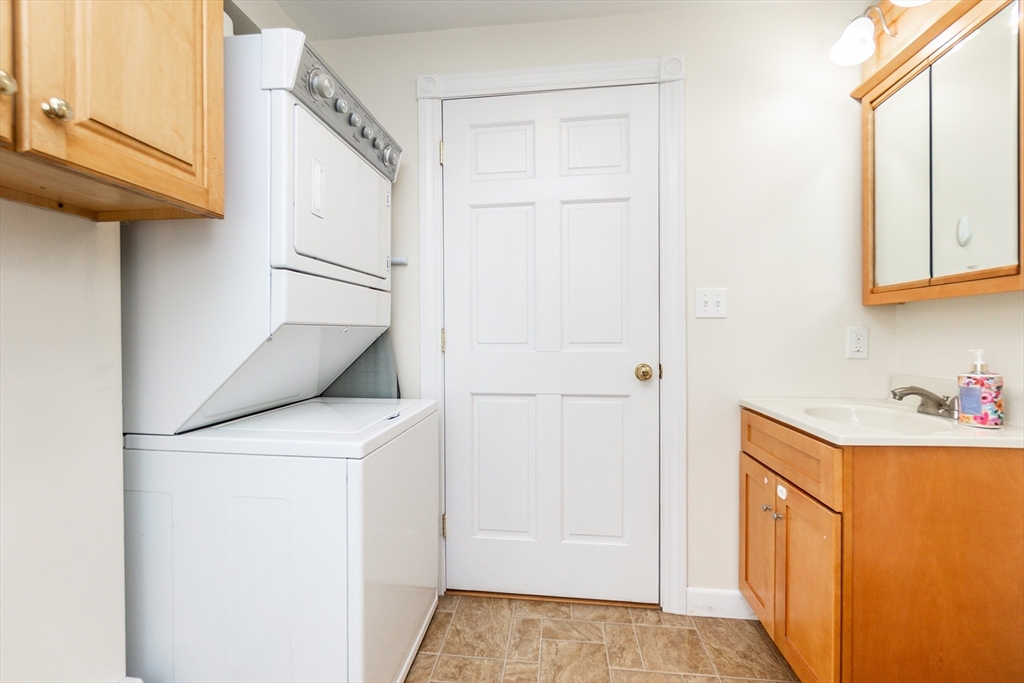 3 bed, 2 bath apartment for rent at 10 Pearl St, Salem — photo 29 of 30