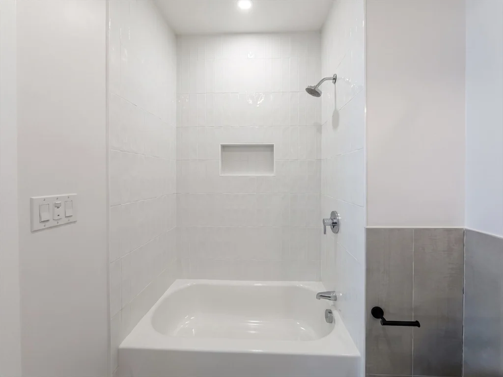 4 bed, 2 bath apartment for rent at 10 Pearl Unit 2, West Everett — photo 10 of 31