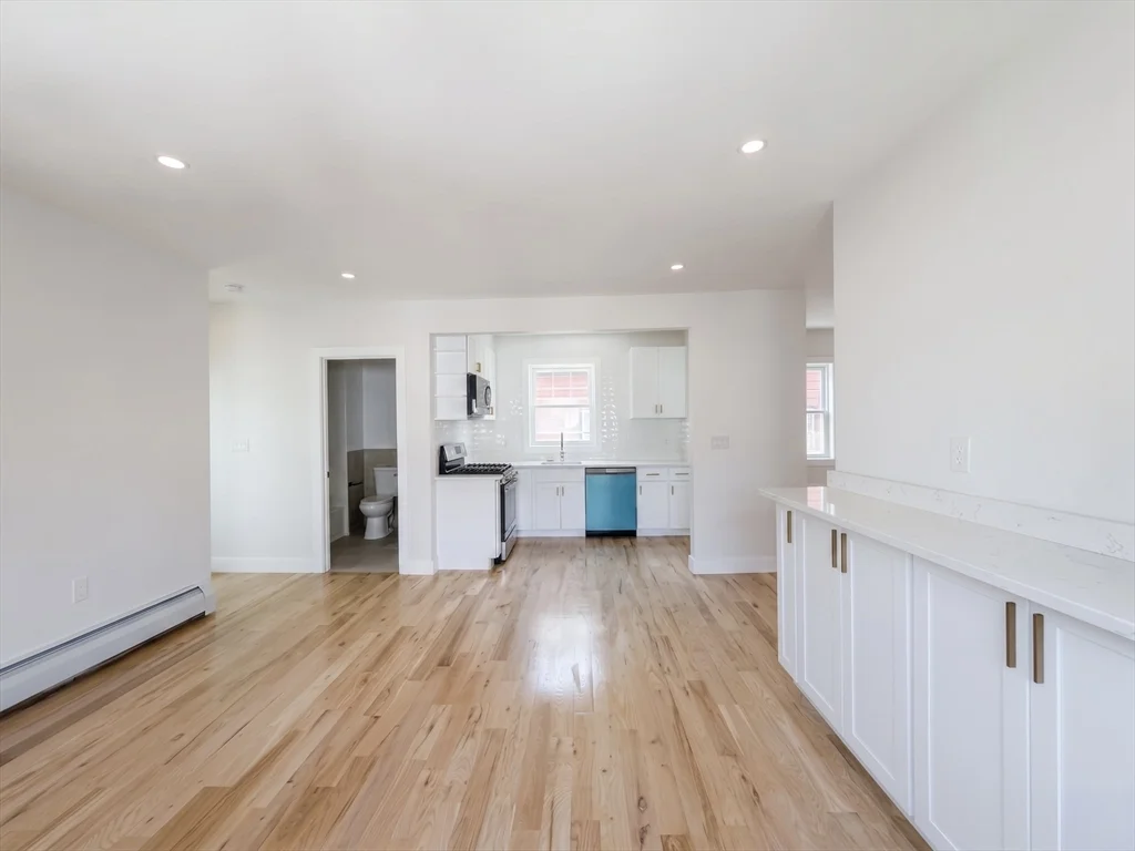 4 bed, 2 bath apartment for rent at 10 Pearl Unit 2, West Everett — photo 5 of 31
