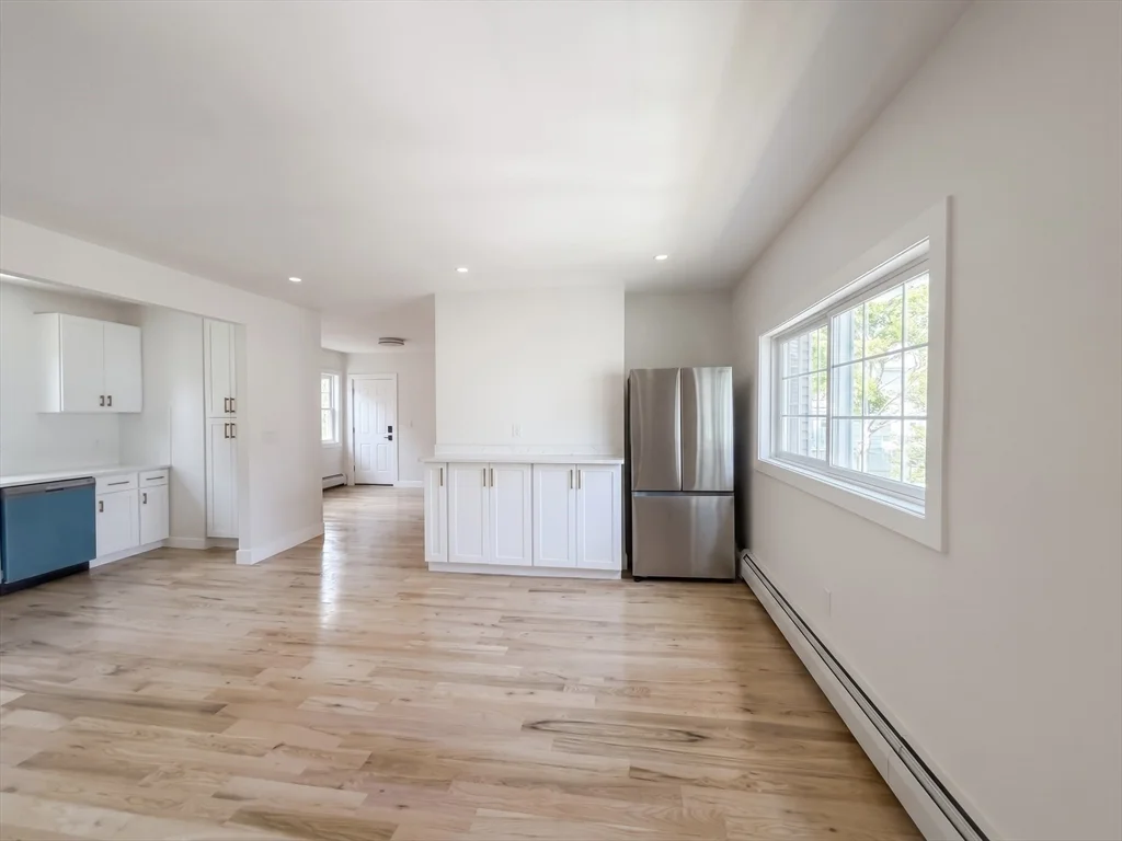 4 bed, 2 bath apartment for rent at 10 Pearl Unit 2, West Everett — photo 2 of 31