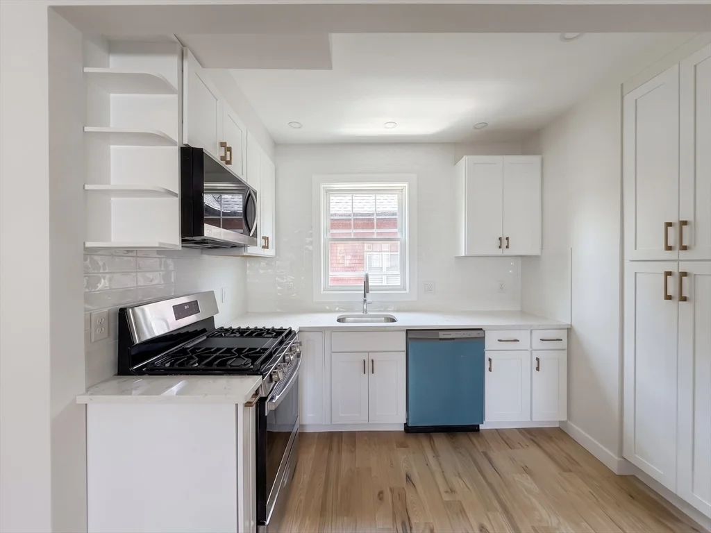4 bed, 2 bath apartment for rent at 10 Pearl Unit 2, West Everett — photo 4 of 31