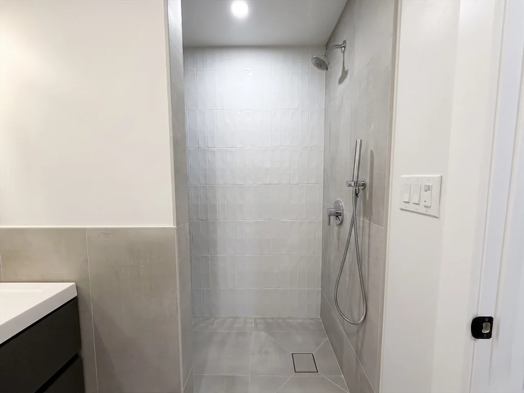 4 bed, 2 bath apartment for rent at 10 Pearl Unit 2, West Everett — photo 31 of 31