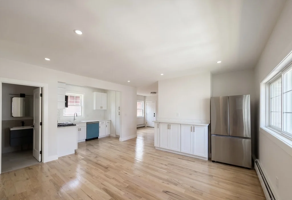 4 bed, 2 bath apartment for rent at 10 Pearl Unit 2, West Everett — photo 3 of 31