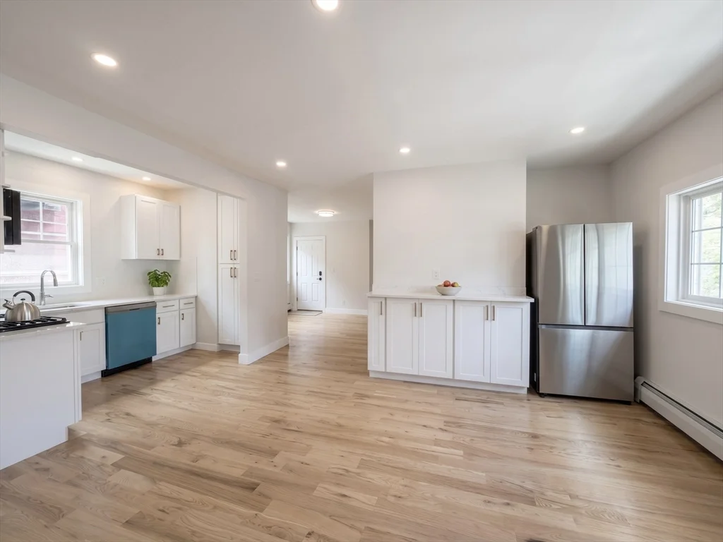 4 bed, 2 bath apartment for rent at 10 Pearl Unit 2, West Everett — photo 1 of 31