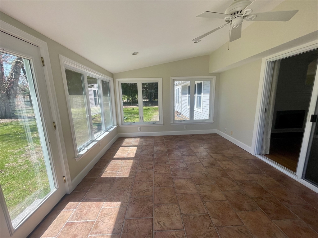 3 bed, 2 bath apartment for rent at 10 Pinegrove Unit 0, Hingham — photo 12 of 24