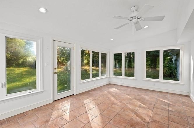 3 bed, 2 bath apartment for rent at 10 Pinegrove Unit 0, Hingham — photo 13 of 24