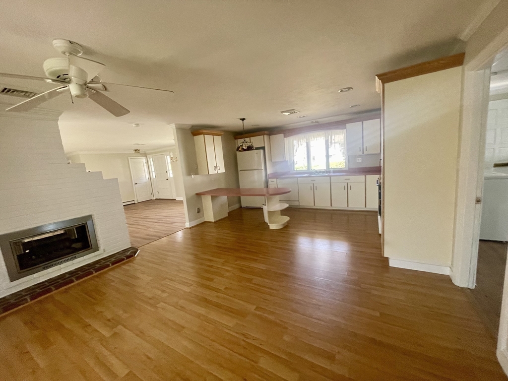 3 bed, 2 bath apartment for rent at 10 Pinegrove Unit 0, Hingham — photo 6 of 24