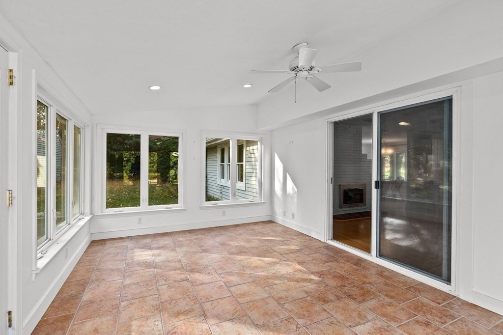3 bed, 2 bath apartment for rent at 10 Pinegrove Unit 0, Hingham — photo 11 of 24